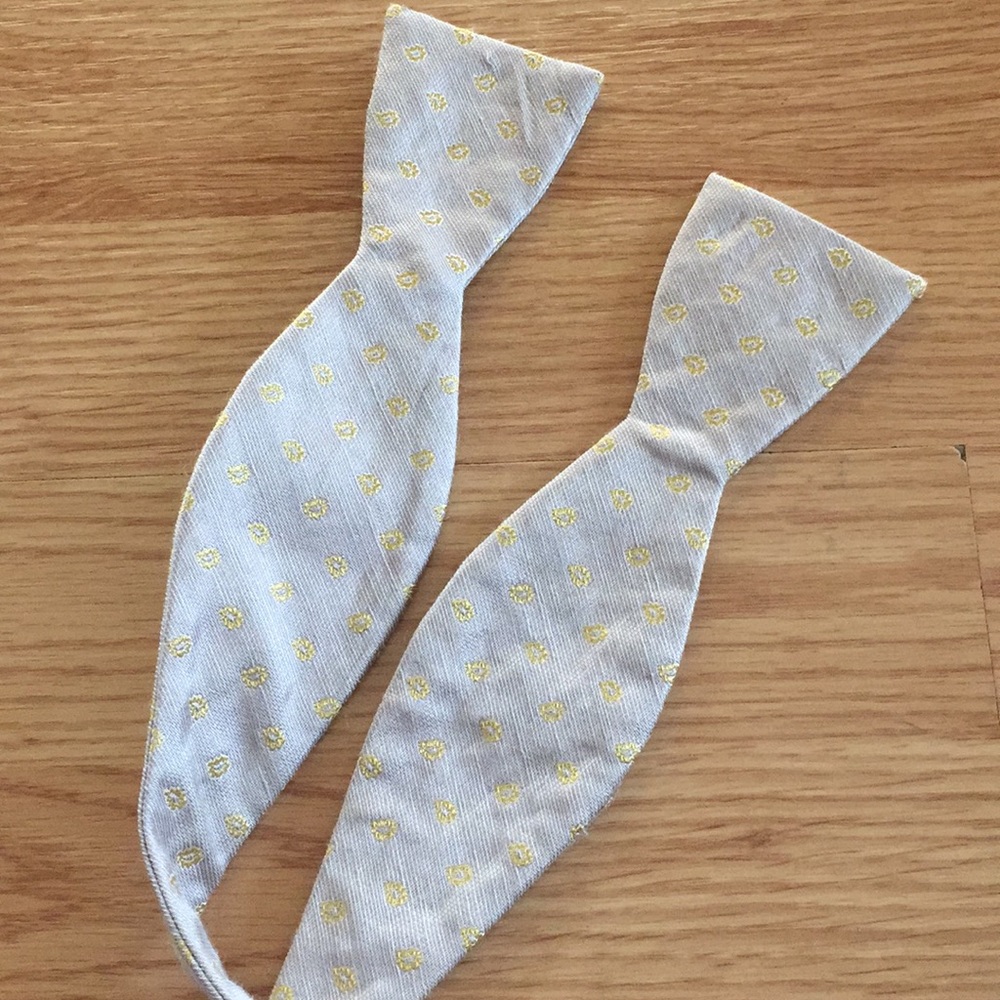 Ben Sherman taupe and gold adjustable bow tie